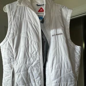 Women’s Columbia Omni-Heat white vest size XL.